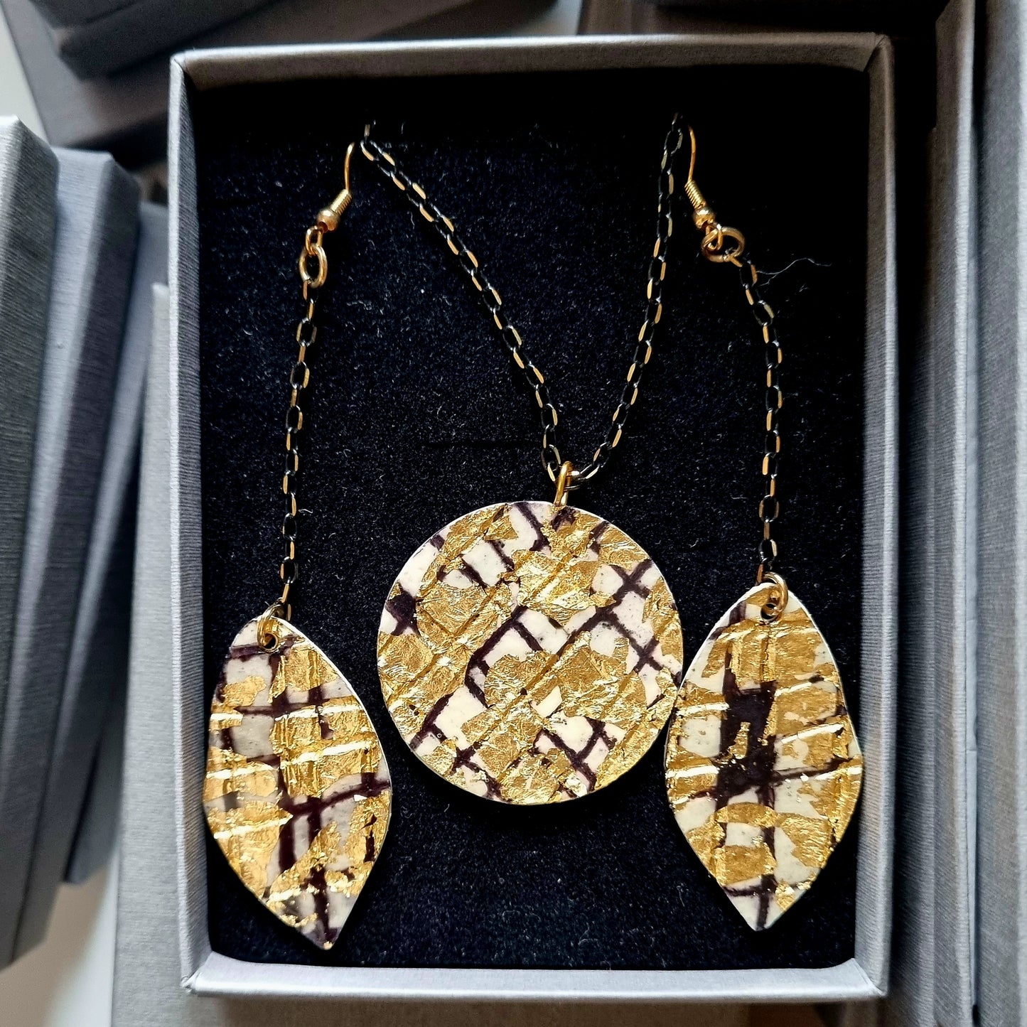 Cream & Silver Necklace & Earrings Set