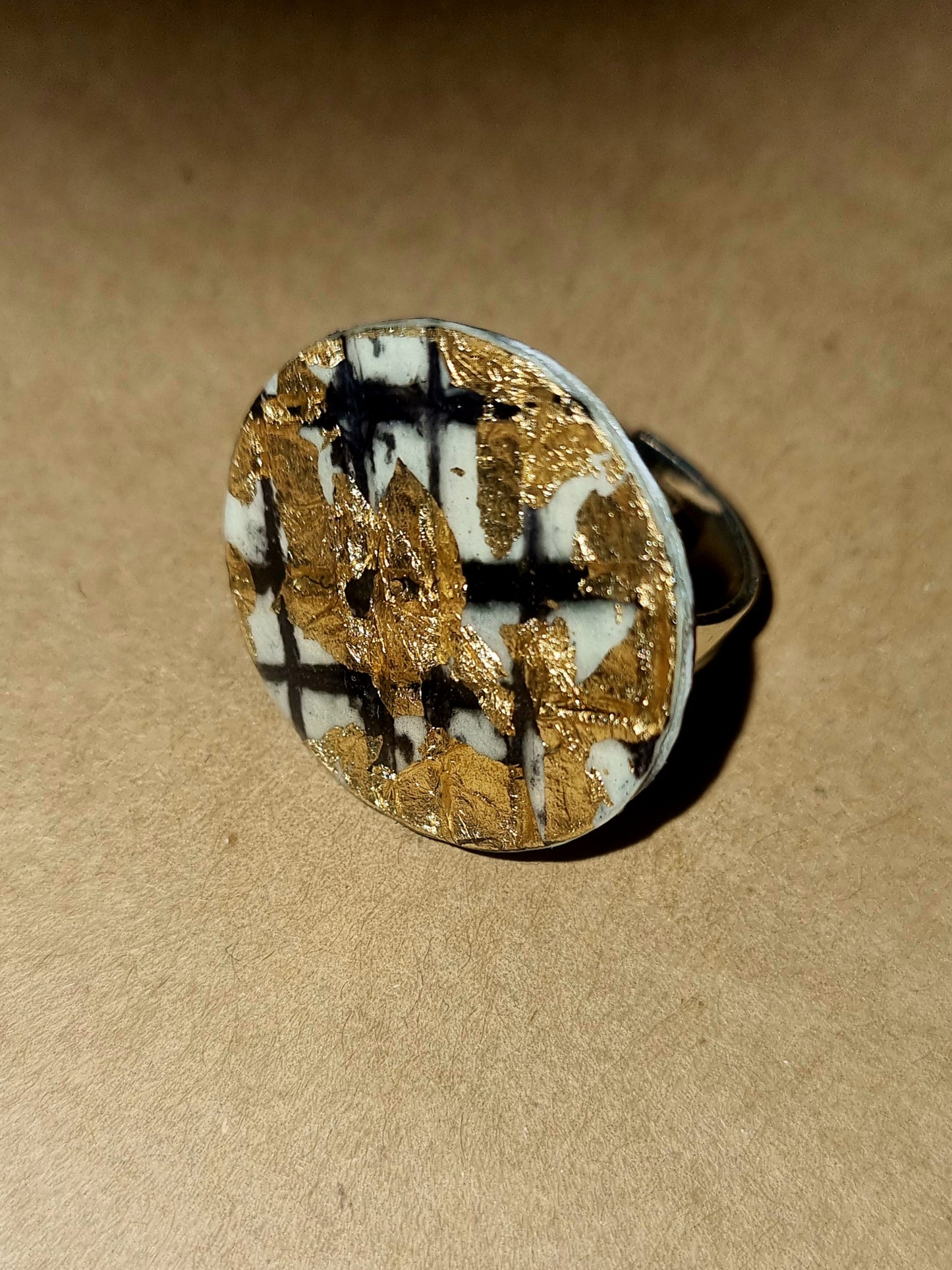 Black & Gold Ró Ring